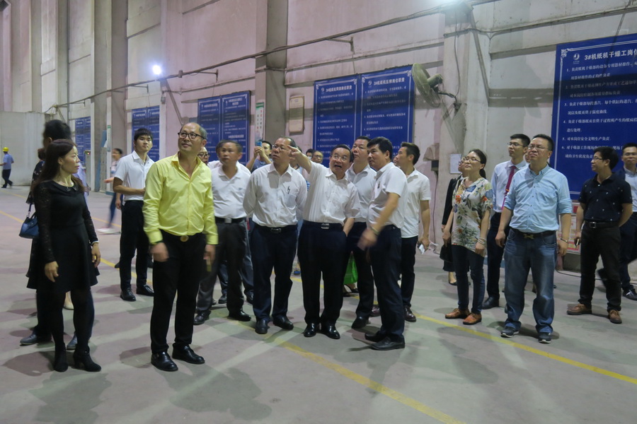 东莞市万江商会领导及商会成员抵我公司参观指导工作